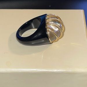15.00 ct Crystal Quartz Carved Gemstone Ring
14K Gold